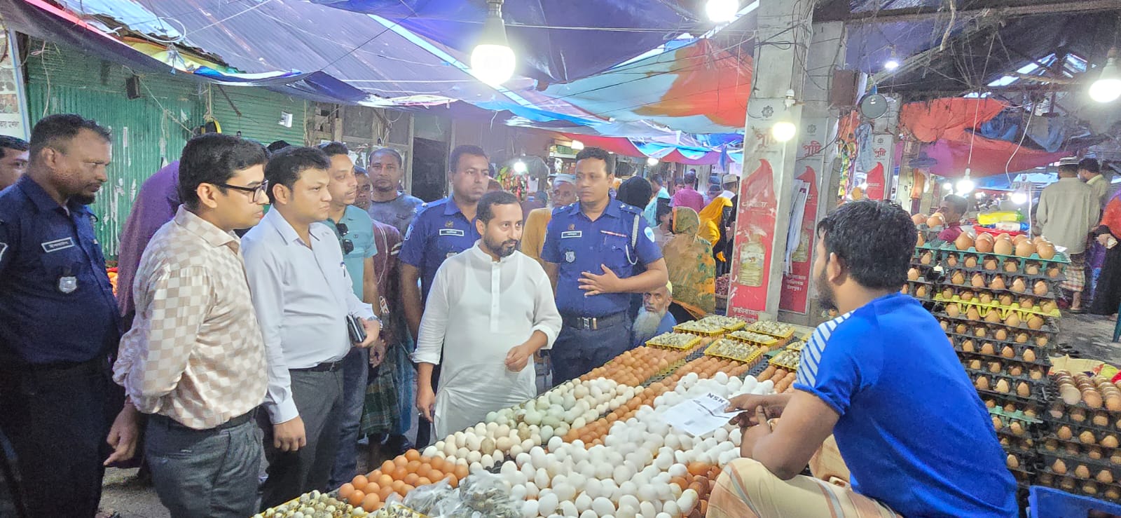 ফরিদগঞ্জে বাজার মনিটর করেছে বিশেষ টাস্কফোর্স